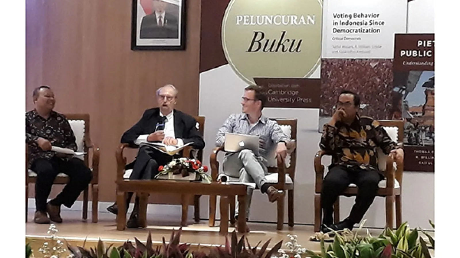Bill Liddle speaks at the National Library in Jakarta with his co-authors Kuskridho (Dodi) Ambardi, Tom Pepinsky, and Saiful Mujani.